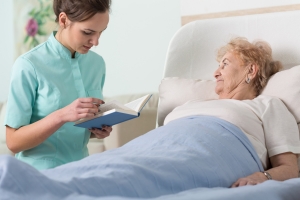 Уход за лежачими больными в домах для престарелых