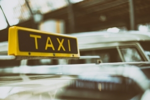 Омск вошел в десятку рейтинга по частоте коротких поездок на такси