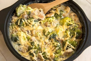 Что приготовить на ужин: Запеканка из брокколи, курицы и грибов