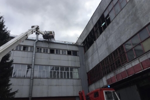 На омском шинном заводе вспыхнул крупный пожар