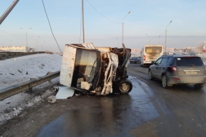 В Омске разыскивают водителя «Газели», устроившего ДТП с пассажирским автобусом
