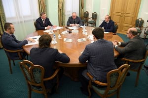 Губернатор Бурков обсудил с экспертами ОНФ развитие здравоохранения в Омской области по нацпроекту
