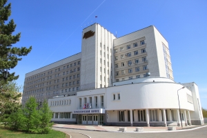 В Омске из-за вспышки коронавируса полностью закрыли областную клиническую больницу
