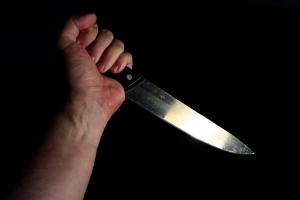 Стало известно, что произошло во время третьего нападения мужчины с ножом на омичку в Кировском округе