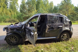 В Омской области 18-летние сельчанки угнали внедорожник и разбили его в ДТП