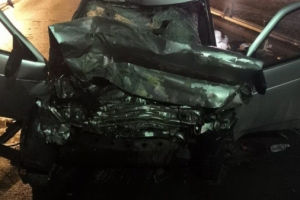 В Омске в жесткой аварии легковушки с грузовиком погиб водитель