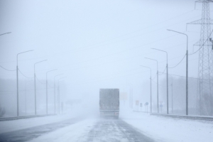 Из-за плохой погоды Казахстан закрыл дороги на Омск