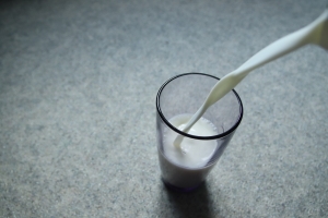 В Омской области фермерские работники похитили молоко почти на 650 тысяч и отделались условными сроками