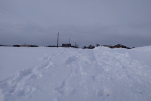 «Детей не возят в школу второй день» - жители Омской области пожаловались на снежные заносы 