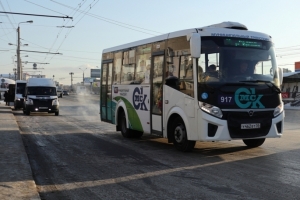 В Омске автобусы частного перевозчика, в которых не повысилась стоимость проезда, будут отображаться в ...
