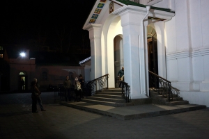 В Омской области пьяный мужчина избил настоятеля храма
