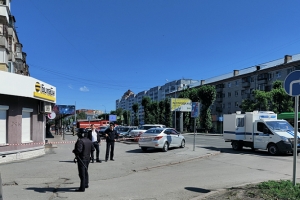 В Тюмени неизвестный захватил заложников в здании Сбербанка (обновляется)