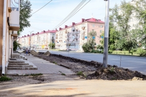 «Все утверждено и согласовано»: в мэрии Омска прокомментировали вырубку деревьев на Карла Маркса
