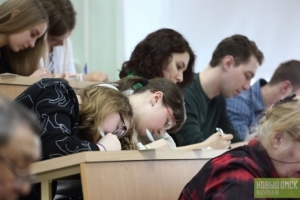 В Омске студентов шести вузов частично перевели на дистант