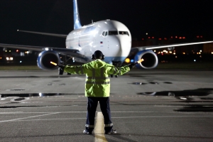 Авиакомпания «Сибирь» получила штраф за то, что три часа держала пассажиров на борту самолета в Омске