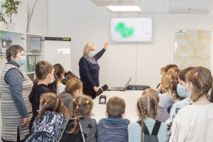 Омский НПЗ провел открытый урок по экологии для школьников