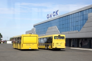 Перед МЧМ и запуском новых рейсов омский аэропорт покупает новый перронный автобус за 25 миллионов