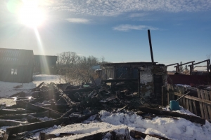 Приехал в гости к сестре и погиб: в Омской области пожар унес жизнь 26-летнего парня