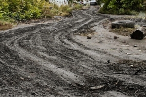 «В некоторых местах ямы 20 сантиметров в глубину» — омичи пожаловались на состояние дороги в Порт-Артуре