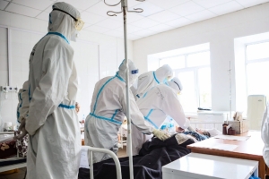 В Омской области впервые за длительное время ковидом заболели менее ста пациентов