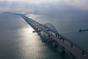 Автомобильное и железнодорожное движение по Крымскому мосту восстановлено