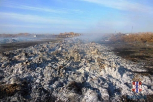 Пошел на преступление из зависти: молодой омский сельчанин спалил солому на миллион рублей