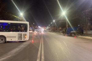 В аварии мусоровоза с автобусом пострадали работники «Омского каучука»