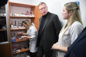 Губернатор Бурков посетил новый ФАП в селе Шипицыно