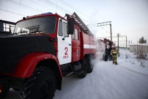 Под Омском трое человек погибли во время пожара в дачном доме
