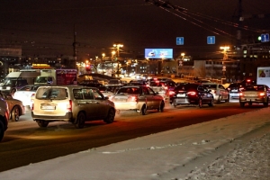 В предпраздничный вечер пробки в Омске снова достигли девяти баллов