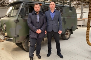 Депутат Владимир Гуселетов отправил на фронт внедорожник УАЗ 