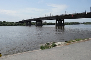В Омске со 2 июня запретят движение грузовиков по Ленинградскому мосту