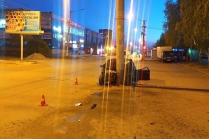 Омский подросток, разбившийся на машине об столб, был пьян — полиция