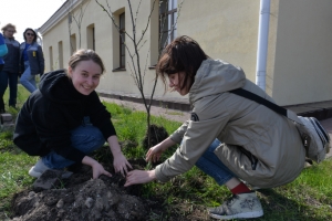 «Полиом» обустраивает зеленое пространство в Омской крепости