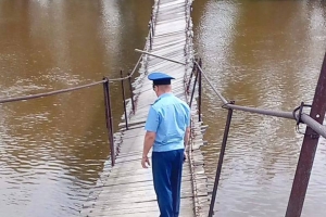 В Омской области прокуратура начала проверку из-за аварийного состояния пешеходного моста