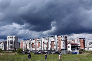 В Омской области сохранится прохладная и дождливая погода с мощным ветром