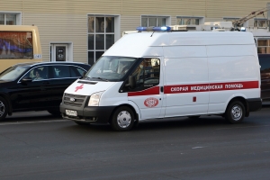 В Омске машина сбила подростка на электросамокате