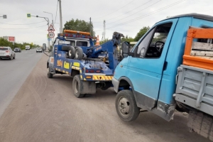 В Омске в ходе рейда по выявлению незаконной перевозки мусора эвакуировали авто