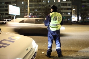 Омича, облившего сотрудника ГИБДД бензином, заключили под стражу