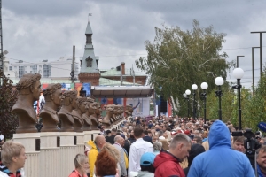 Канаева, Карелин и другие спортивные звезды приехали в Омск на открытие Аллеи олимпийских чемпионов