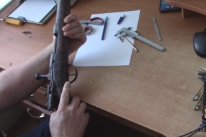 В Омской области пенсионерка нашла за поленницей дров пистолет и ружье 19 века