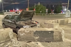 В прокуратуре подтвердили, что бетонные блоки у перекрытого бульвара Архитекторов были не видны водителям