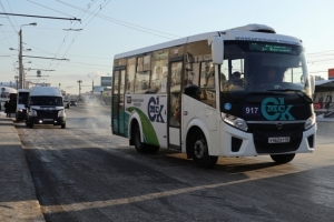 Омичи жалуются на долгое ожидание автобусов: В мэрии заявляют, что ожидание не превышает 10 минут
