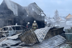 На севере Омской области сгорели дом и автомобиль священника Михаила Сафичука
