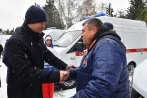 Виталий Хоценко передал районным больницам автомобили скорой медицинской помощи