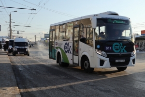 «Когда введут больше транспорта?»: омичи в очередной раз жалуются на переполненные автобусы в часы пик