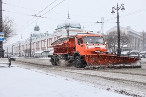 Омск завален снегом: в мэрии начали собирать «адресные жалобы» на уборку