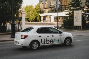 В омском минтрансе заявили, что такси переходят на новое тарифообразование - цена будет зависеть от ...