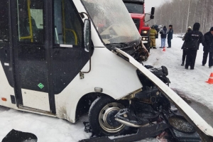 В сильную метель на трассе Омск - Муромцево авария с пассажирской «Газелью»: один человек погиб, четверо в больнице