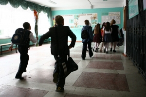 В Омской области учитель на уроке избил школьника — на видео слышны крики мальчика